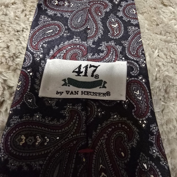 Van Heusen Paisley Tie - Green, Blue, Gray and Burgundy. Imported From Italy. - Picture 2 of 4